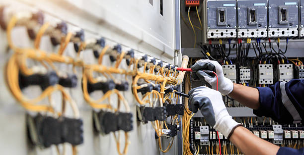 Professional Electrician technician working in Richmond Hill, GA